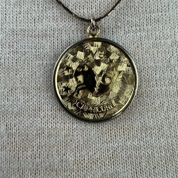 Vintage Sarah Coventry Gold Tone Capricorn Zodiac Medallion Pendant Necklace - Picture 2 of 6